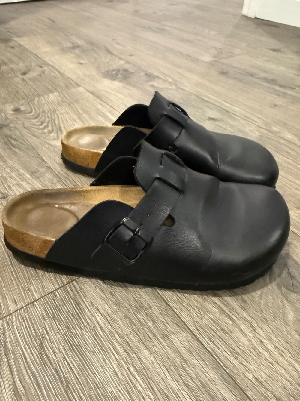 Cushionaire Hana Leather Clog